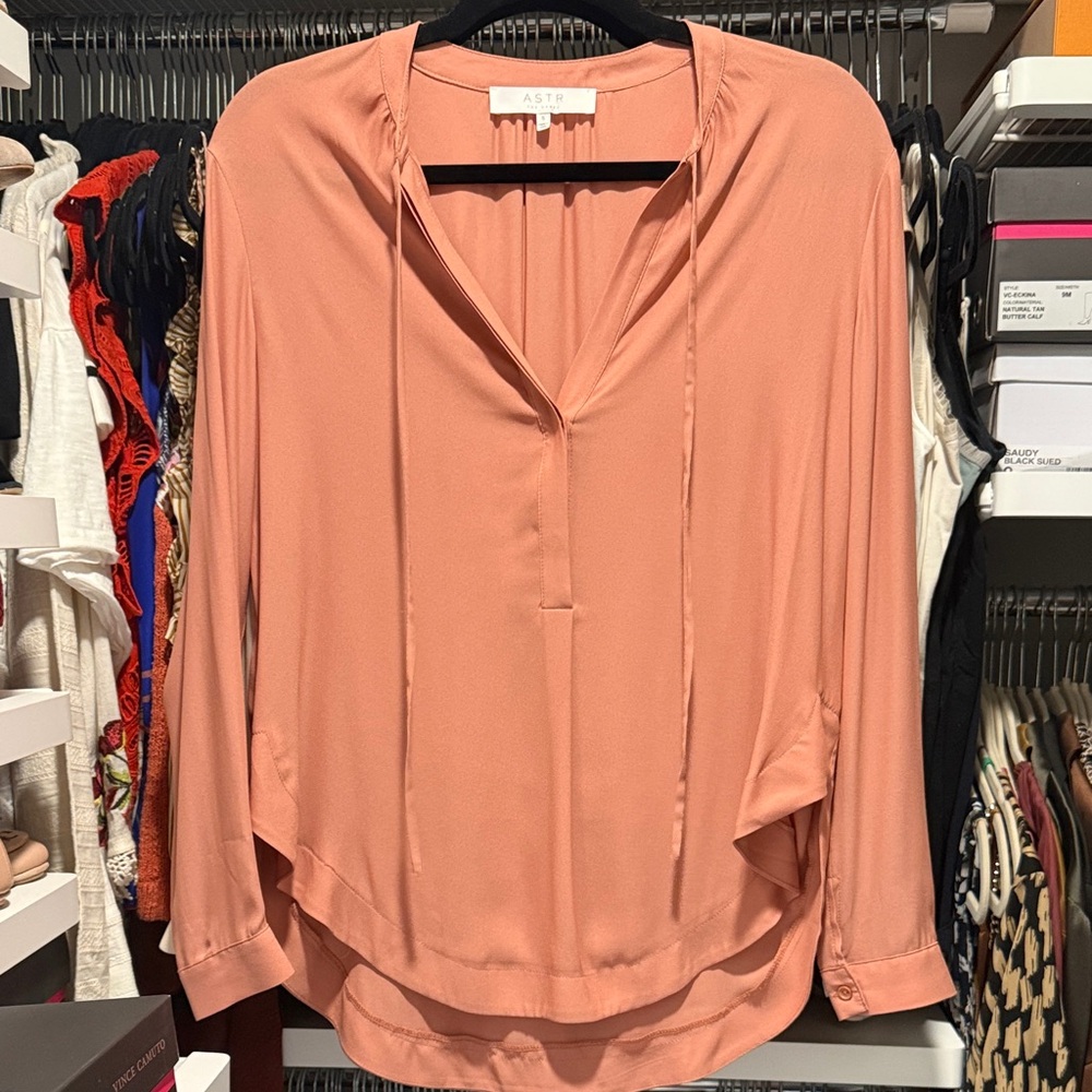 ASTR Women's Blush V-Neck Blouse